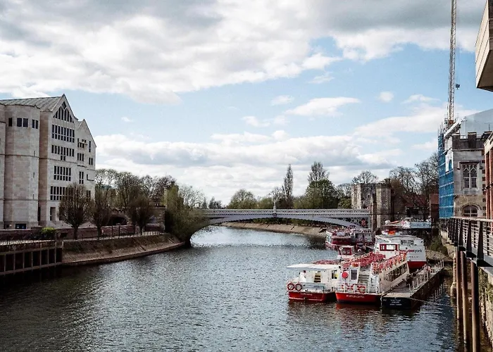 St John Central, Διαμέρισμα